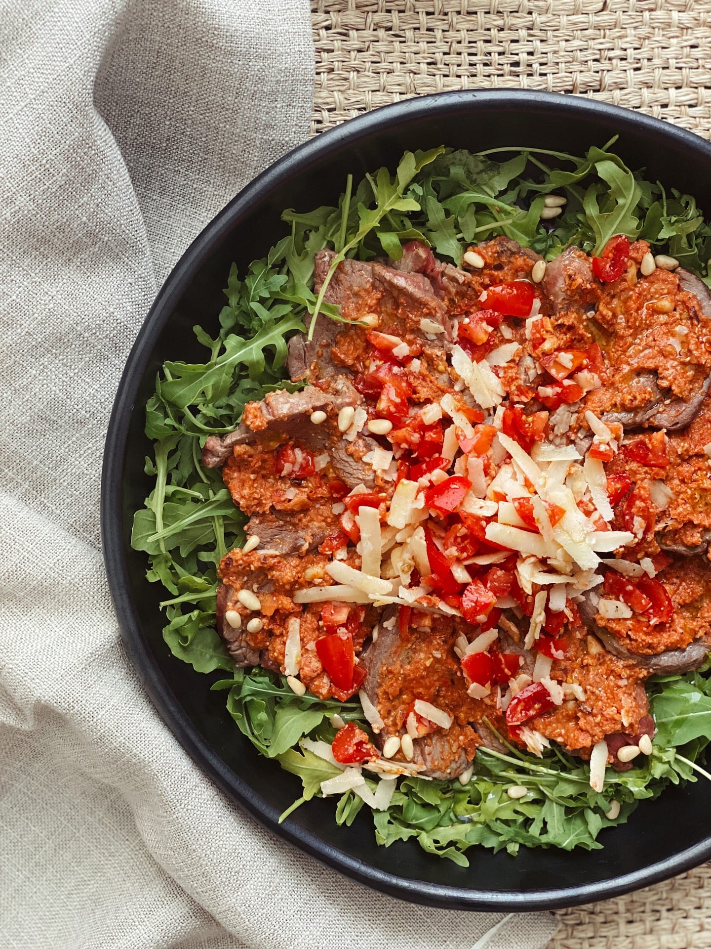 Tagliata de boeuf aux olives noires et tomates séchées
