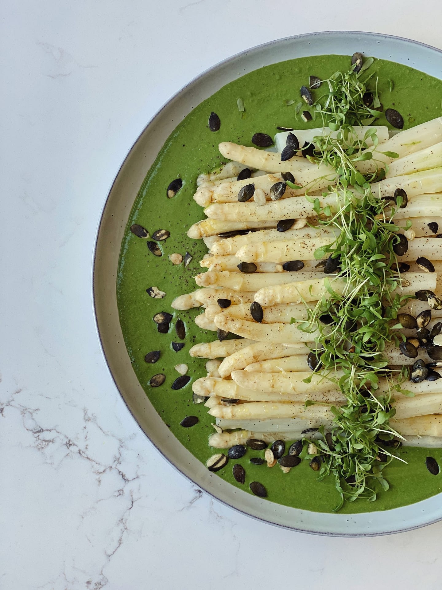 Asperges blanches, sauce verte au parmesan
